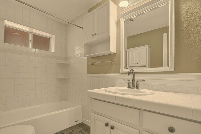 Building Photo - Upper Valley 3 Bedroom 2 Bath