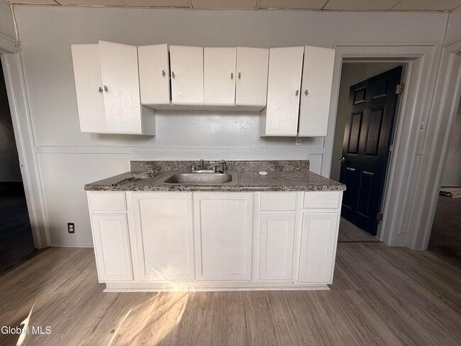 Building Photo - 11 Lefferts St