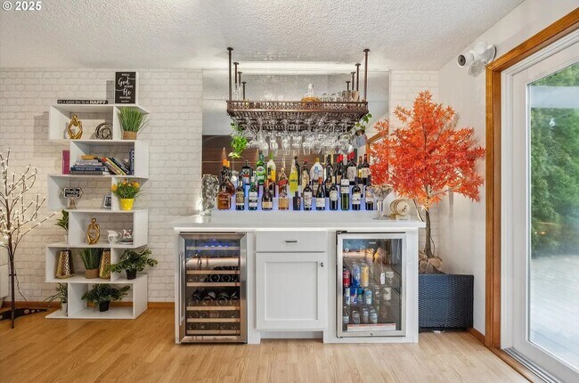 Building Photo - Modern Charm Meets Comfort – Spacious 3-Be...