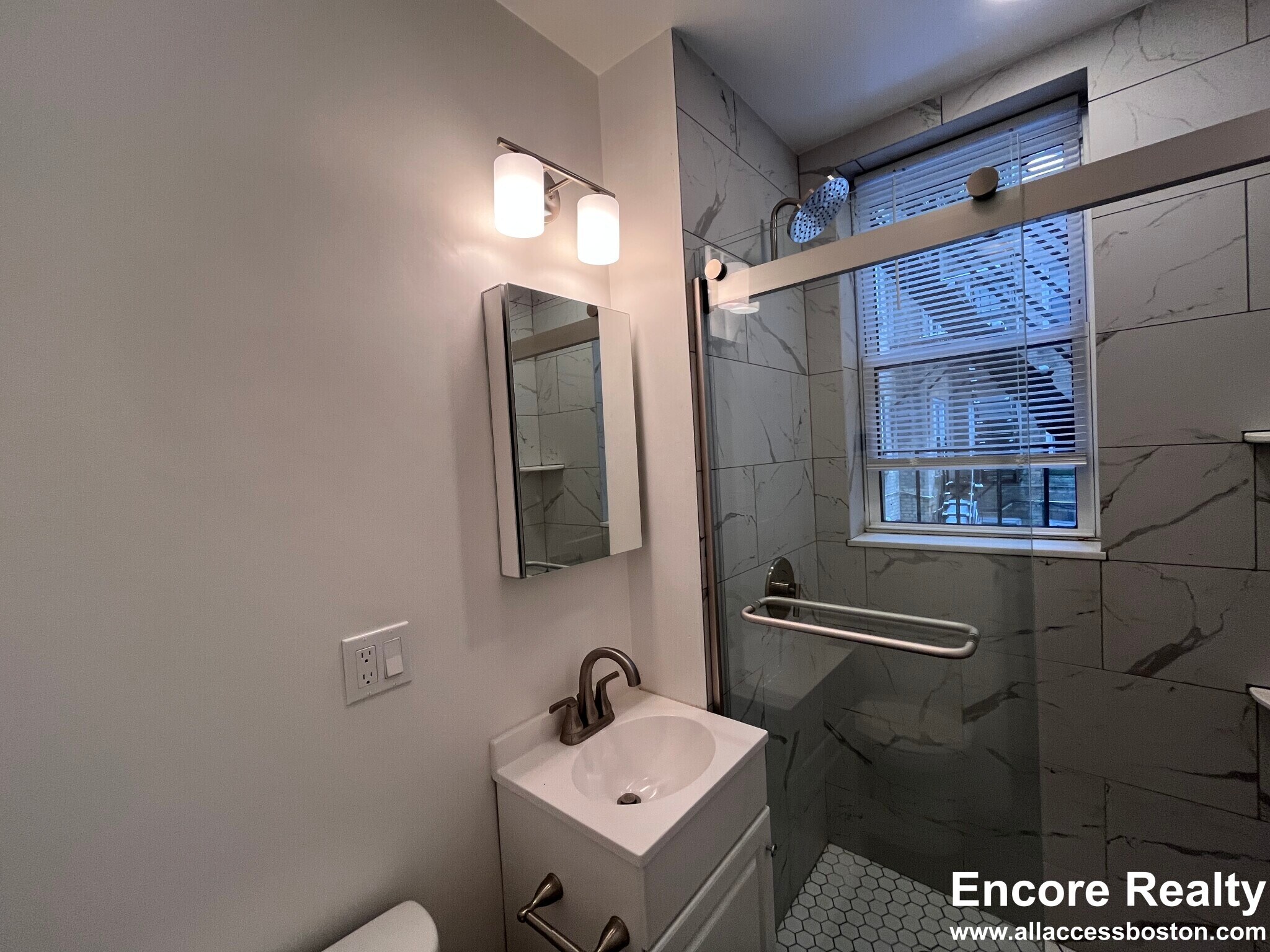 Building Photo - 111 Park Dr