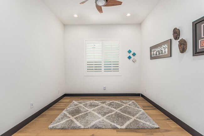 Building Photo - Luxury at Vistal