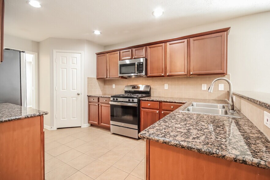 Building Photo - 21619 Kingston Terrace Ln