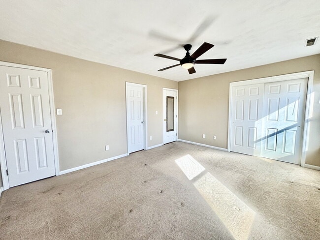 Building Photo - Gorgeous Townhome in Virginia Beach