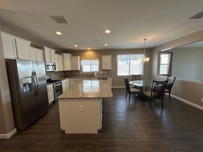 Building Photo - 14825 N 171st Dr