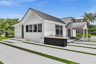 Building Photo - 394 SE 5th Ave