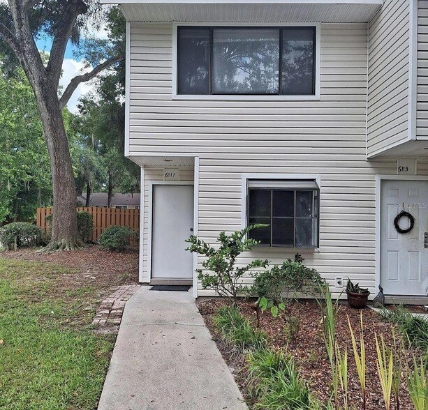 Building Photo - 6111 SW 8th Pl