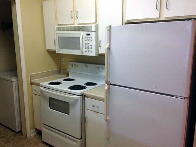 Building Photo - 2010 E Palm Ave