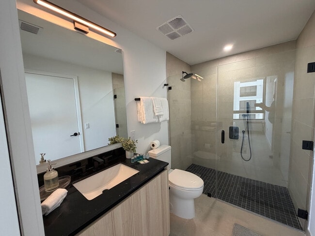 Building Photo - 225 N Miami Ave