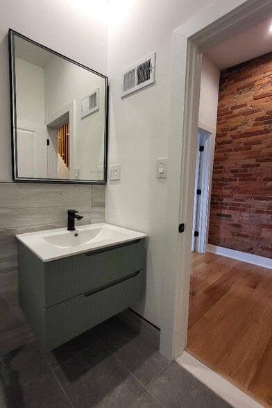 Building Photo - 1237 S 27th St