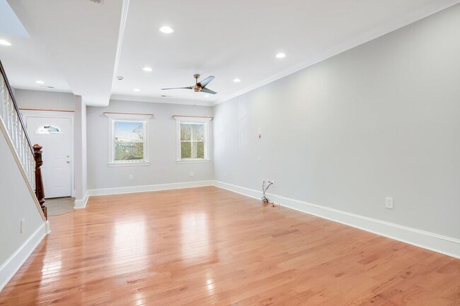 Building Photo - Amazing Anacostia 3 Bedroom with Parking I...