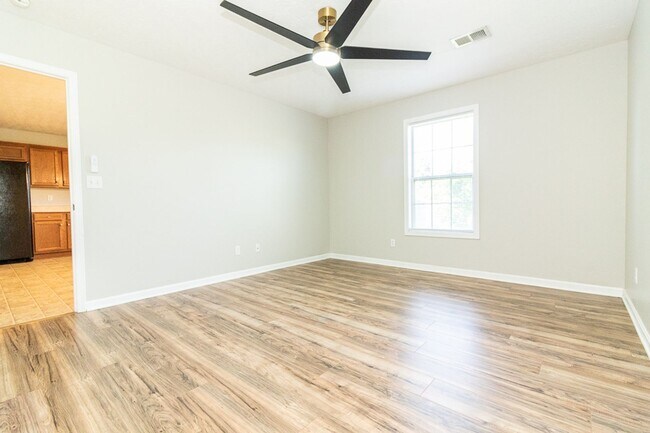 Building Photo - 134 Twin Lakes Dr