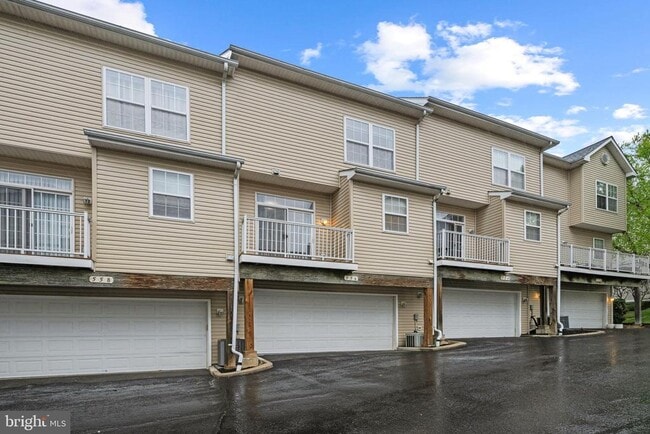 Building Photo - 556 Rhapsody Ct