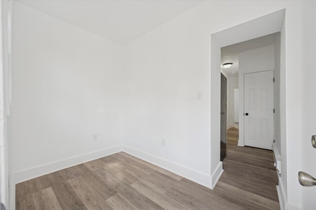 Building Photo - 2 Bed 3 Full Bath House North Philly