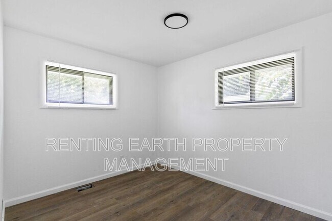 Building Photo - 9835 Winkler Dr