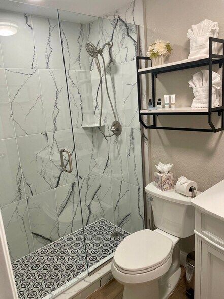 Building Photo - 16541 S Oleander Dr