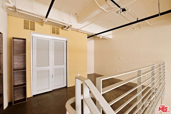 Building Photo - 1130 Flower St