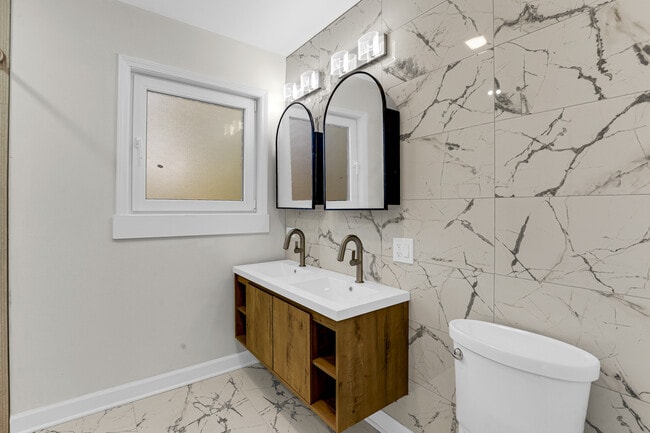 Building Photo - 351 Jefferson Ave