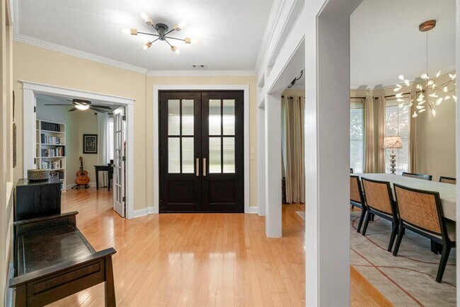 Building Photo - 9433 Hopeland Dr