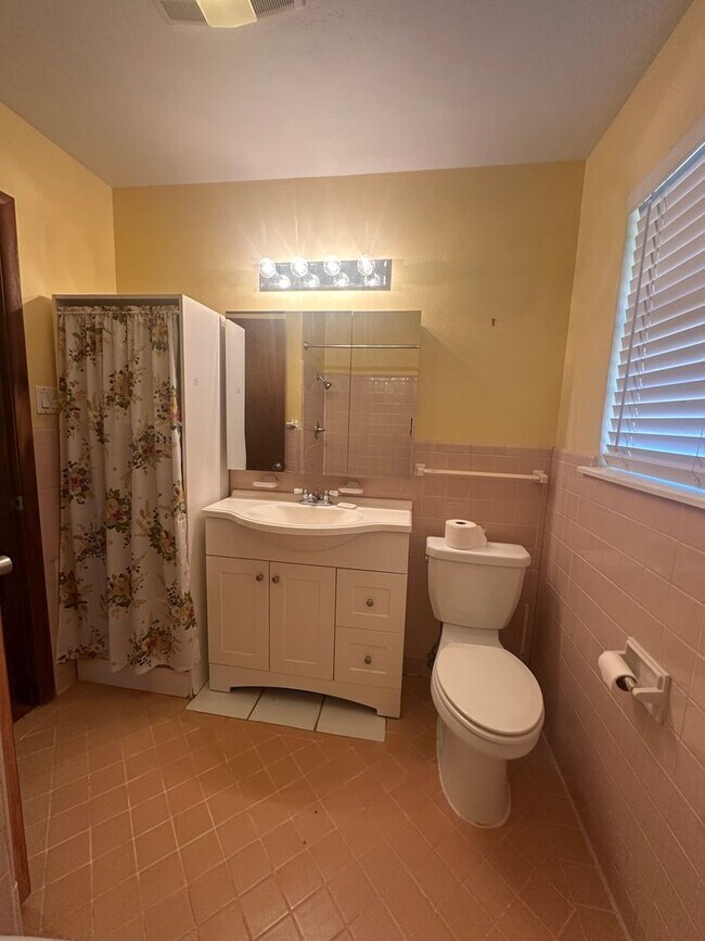 Building Photo - 2524 Eagle Dr