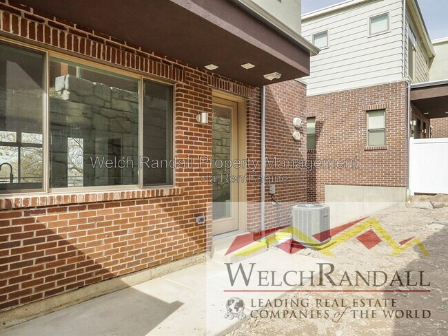 Building Photo - 264 N W Temple St