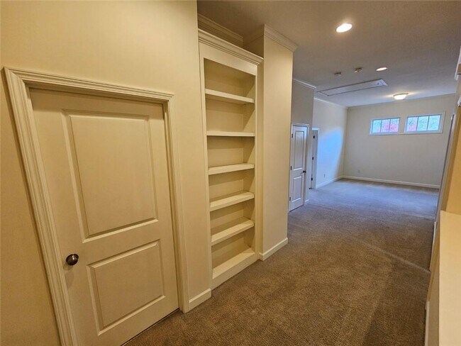 Building Photo - 2104 McFarlin Ln