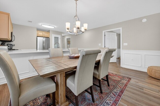 Building Photo - 641 Blue Stem Dr