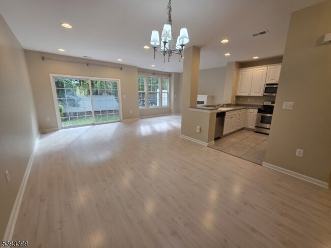 Building Photo - 228 Riverwalk Way