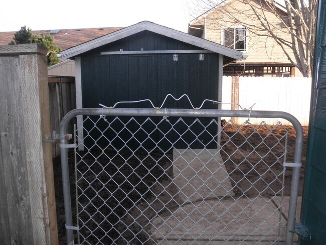 Building Photo - Extra features