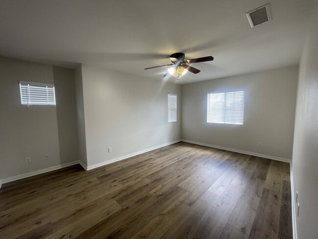 Building Photo - 37280 Parkway Dr