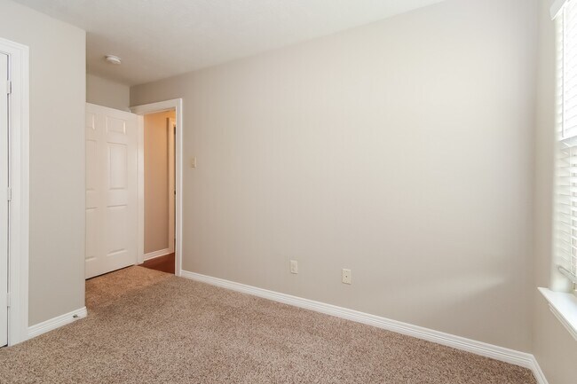 Building Photo - 11127 Overland Trail Dr