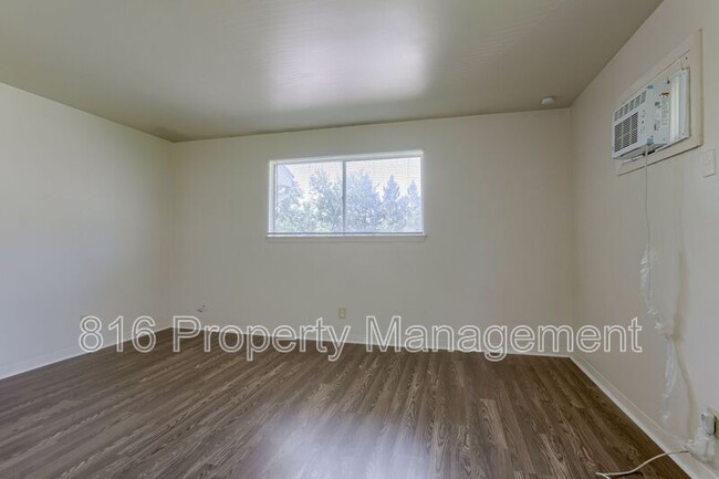 Building Photo - 15411 Barat Ave