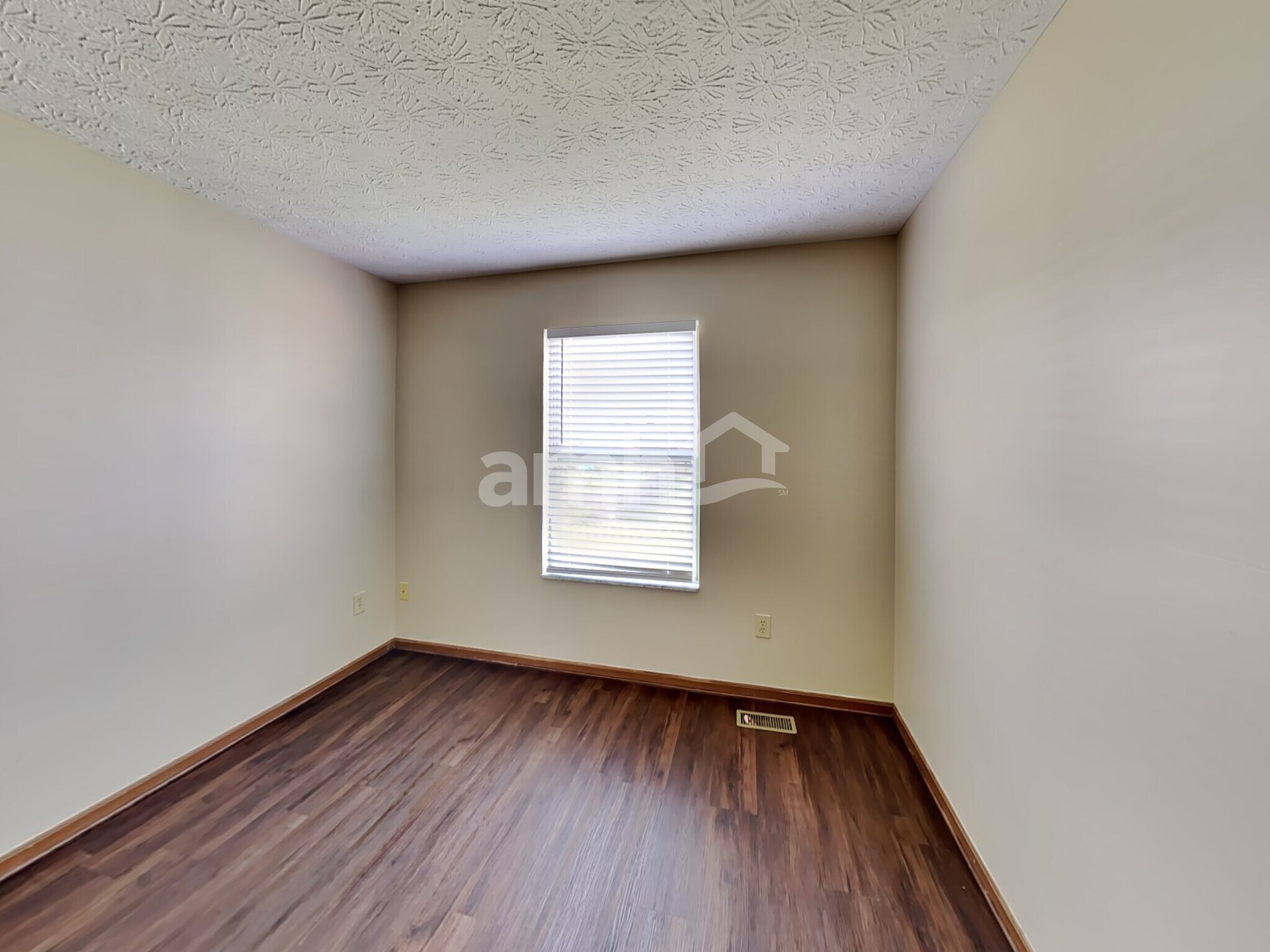Building Photo - 7660 Farm Hill Dr