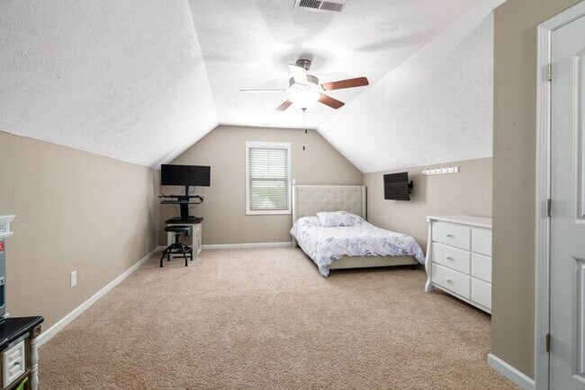 Building Photo - 3 Bedroom Ranch w/ Bonus