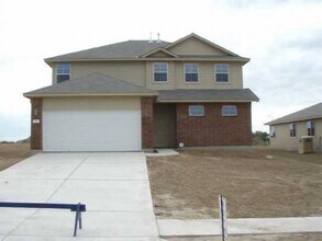 Building Photo - 200 Picadilly Dr