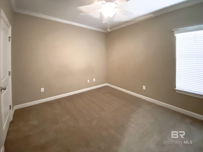 Building Photo - 9426 Sanibel Loop
