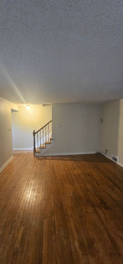 Building Photo - 612-614 E 63rd Terrace