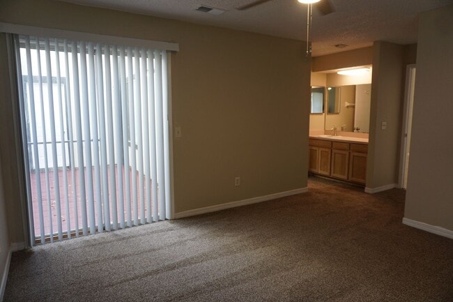 Building Photo - 1290/1292wct