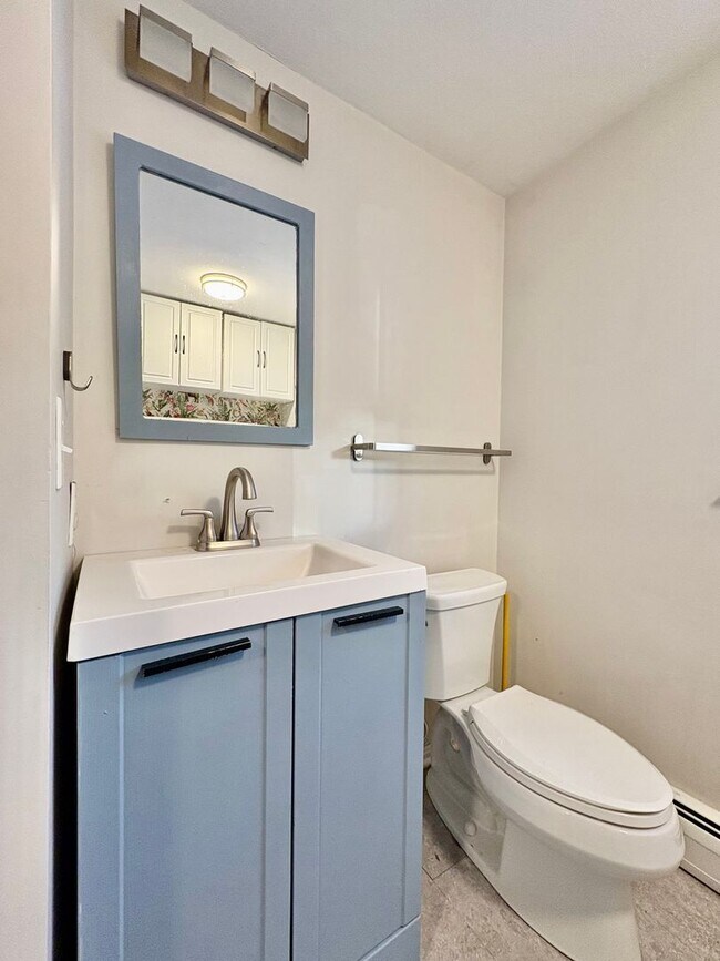 Building Photo - Available Now | 3 Bed, 1.5 Bath Single-Family Home in Westford, MA | Updated Kitchen, Finished Ba...