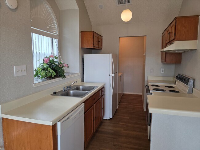 Building Photo - 2300 Old Spanish Trl