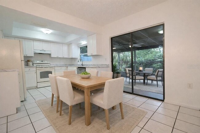 Building Photo - 5416 Desoto Pl