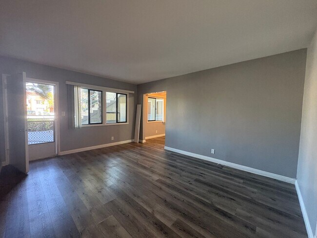 Building Photo - Charming 1 Bed / 1 Bath in Historic Bluff Park – Just One Block from the Beach!