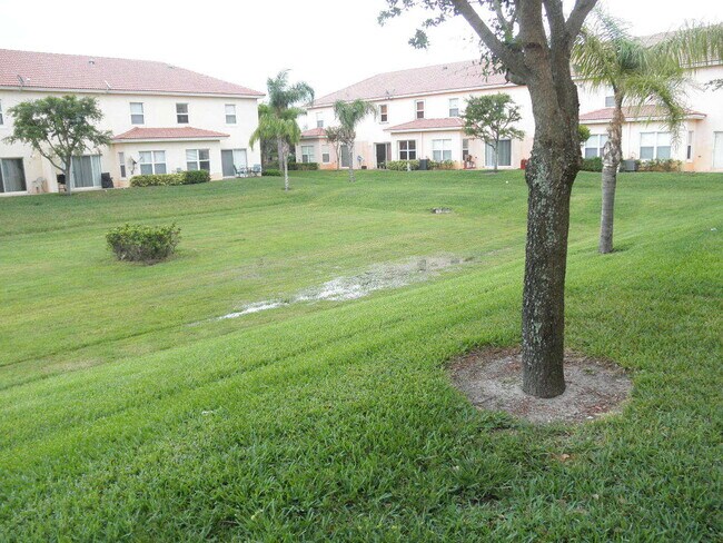 Building Photo - Estancia