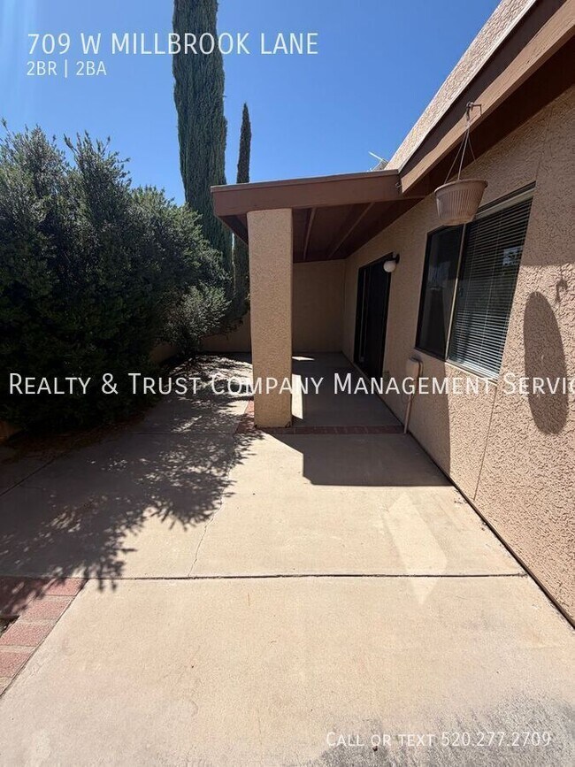 Building Photo - 709 W Millbrook Ln