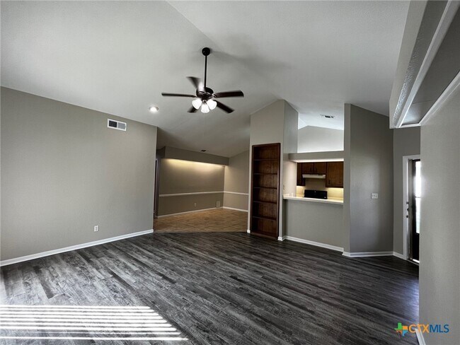 Building Photo - 526 Rattan Dr