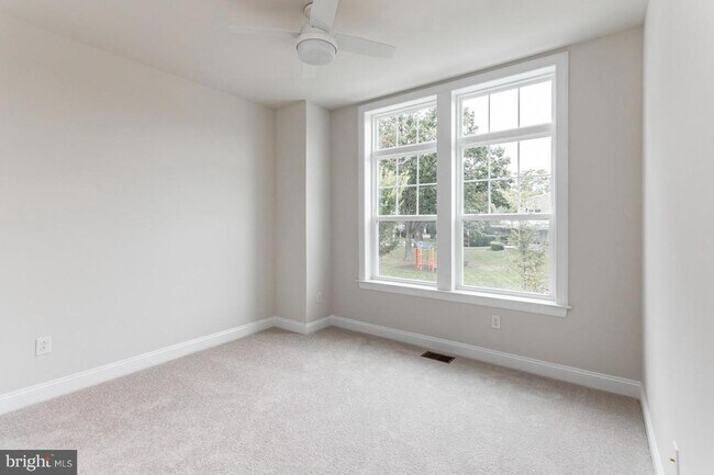 Building Photo - 236 Charles Ellis Dr