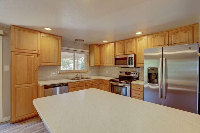 Building Photo - "Spacious 4-Bedroom Home in Denver with 2 Full Baths and Over 2000 sq ft!"