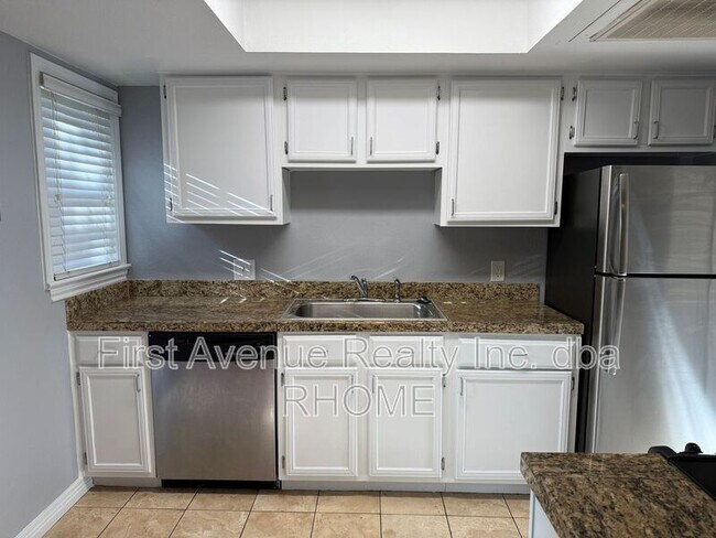 Building Photo - 6482 Bordeaux Ave