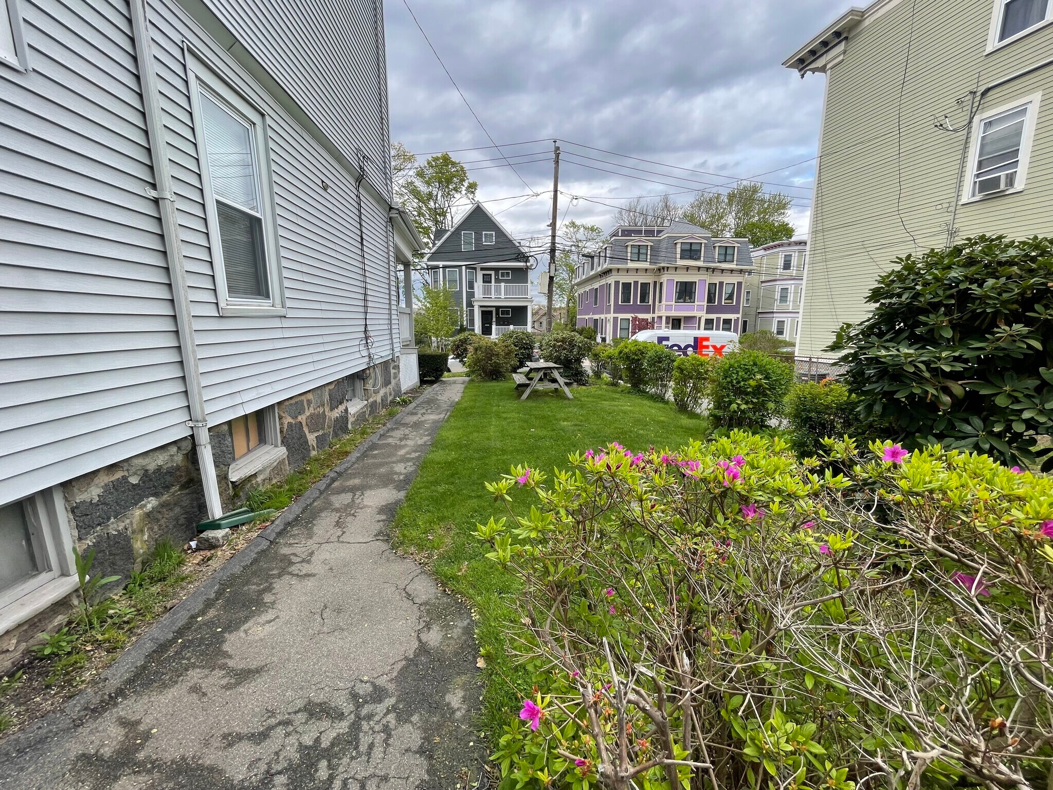 Building Photo - 27 Dix St