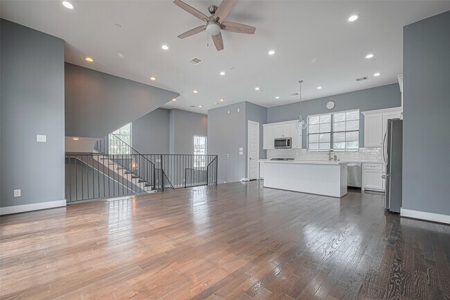 Building Photo - 4318 Center St