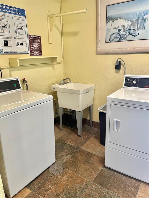 Building Photo - 4550 Cove Cir